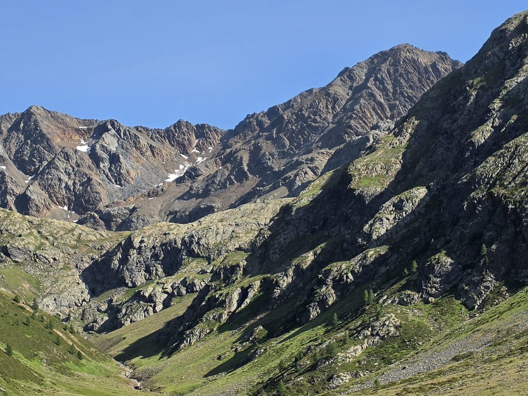 Surowa, skalista Valle delle Mine otoczona ostrymi graniami